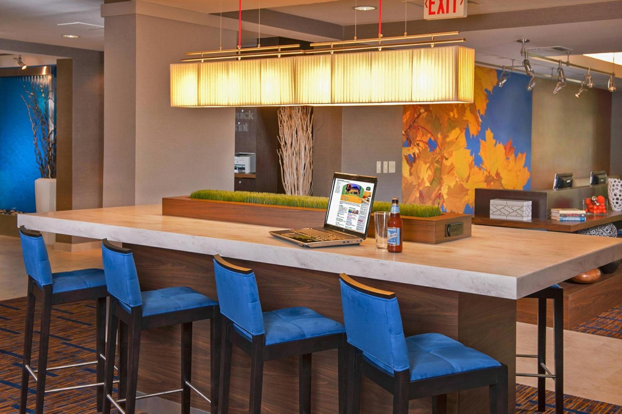 Courtyard By Marriott Frederick Otel Restoran fotoğraf