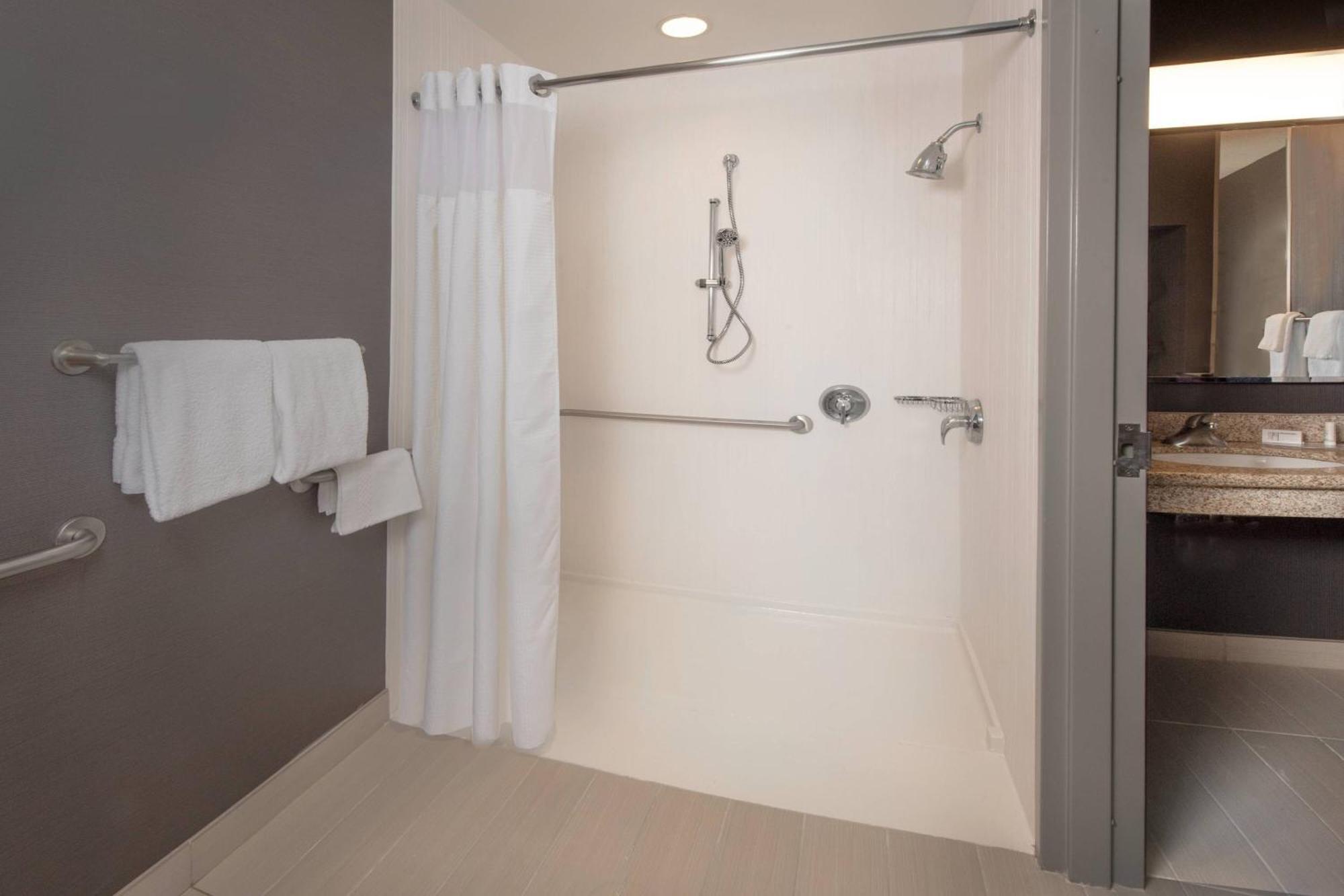 Courtyard By Marriott Frederick Otel Dış mekan fotoğraf