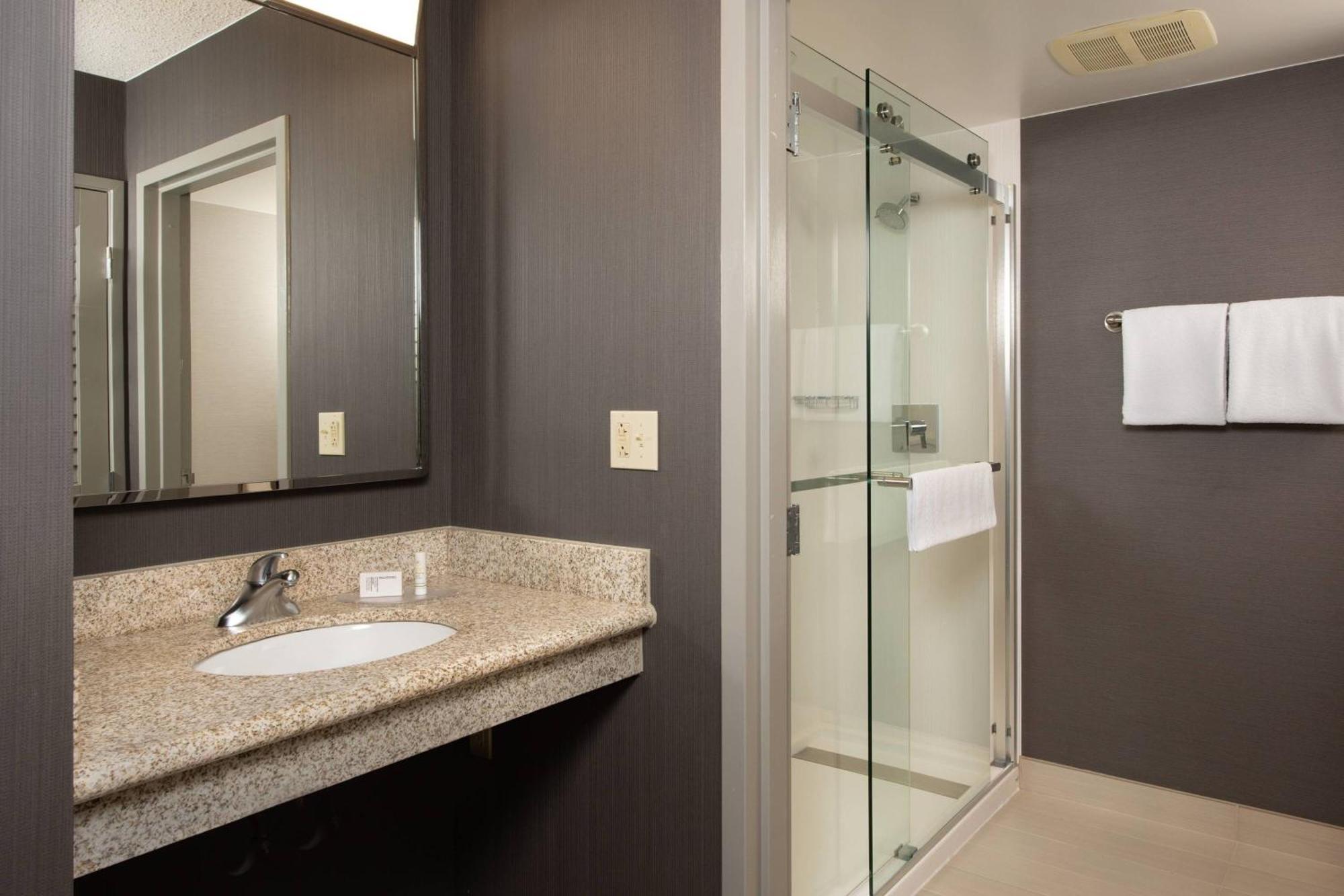 Courtyard By Marriott Frederick Otel Dış mekan fotoğraf